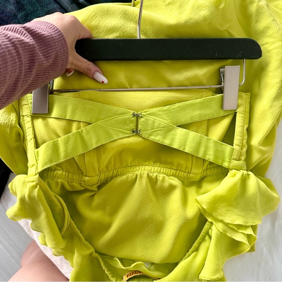 Alice + Olivia • Strapless Lime Dress - Picture 5 of 10